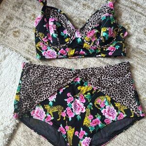 Super cute💕cheetah and roses swim suit ✨